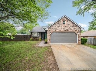 1208 W Huntsville St, Broken Arrow, OK 74011