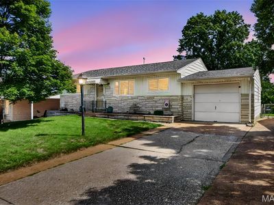 209 Freeman Dr, Saint Louis, MO, 63129