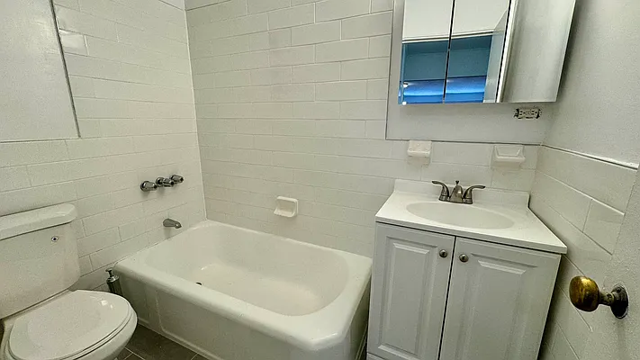 Rented by HOLTON REAL ESTATE INC. | media 14