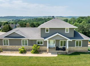 12795 Pine View Dr, Peosta, IA 52068