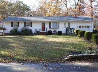 11 Park Ln, Englishtown, NJ 07726