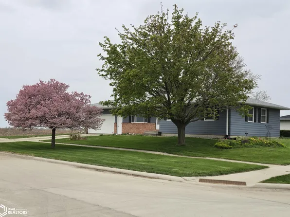 1904 Sunset St, Grinnell, IA 50112