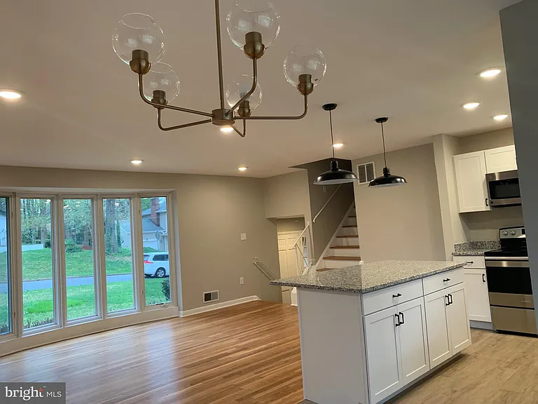 6810 Fern Ln — Photo 7