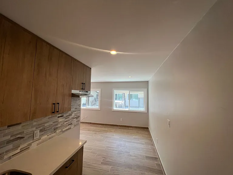 20301 Cohasset St — Photo 8