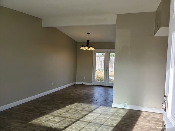 5th image of 3835 Moonbeam Dr