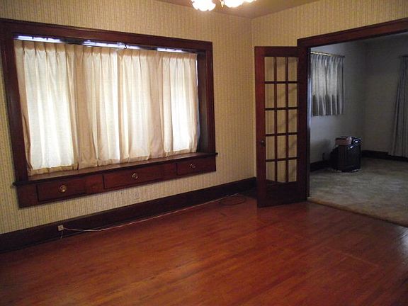 2nd image of 435 Cleveland Ave