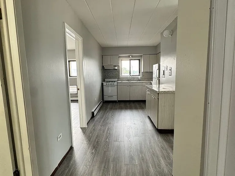 33rd Ave Apartments — Photo 16
