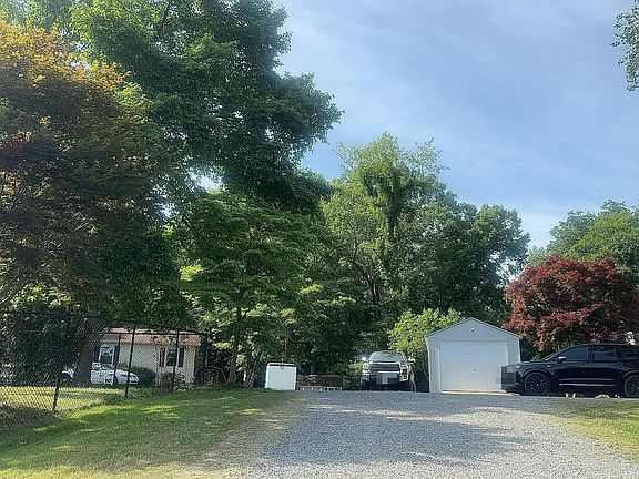 4th image of 1242 Calvert Beach Rd