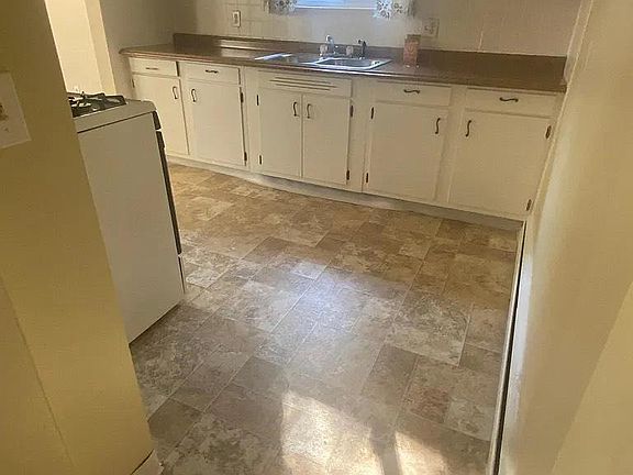 2nd image of 442 Englewood Ave APT 4