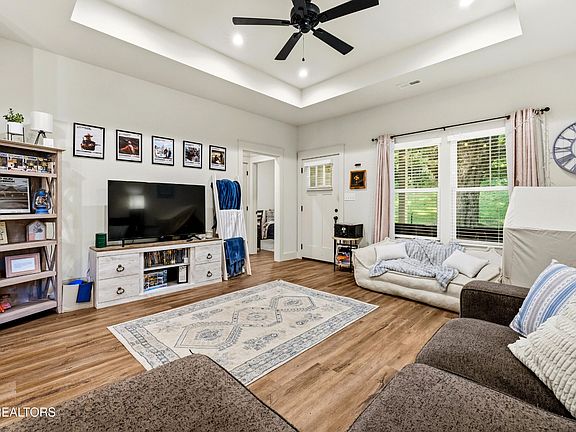 4th image of 1019 Broyles Ave