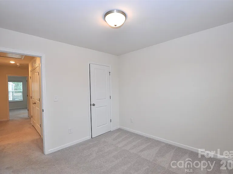536 Laurel Walk Ln — Photo 32