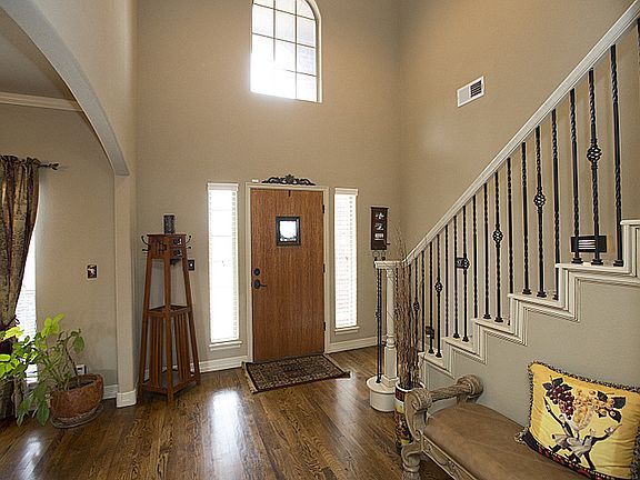 Dramatic 2 story entry greets guests