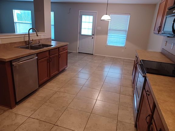 kitchen-long aisle. spacious