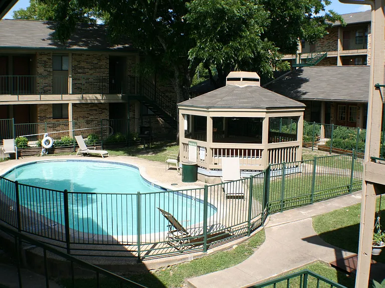 Stadium View Apartments — Photo 34