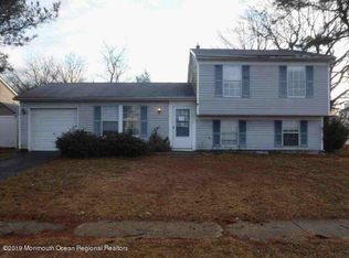 2 Mizzen Dr, Barnegat, NJ 08005