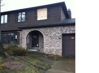 52 Oakhill Dr, West Seneca, NY 14224