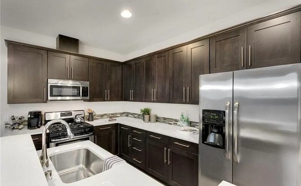 3 bed, 2.5 bath, 1776 sqft, $3,450 — Photo 4