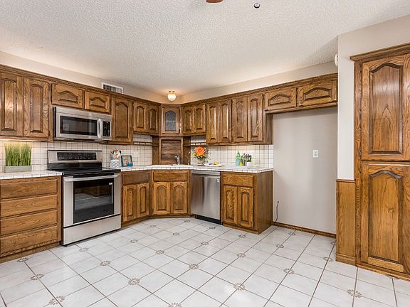 4th image of 1829 Angelina Dr