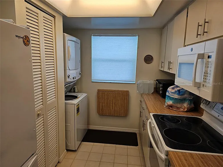 4765 Independence Dr — Photo 9