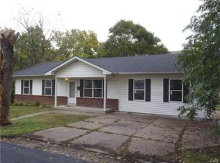 319 W Locust St, Bowling Green, MO 63334