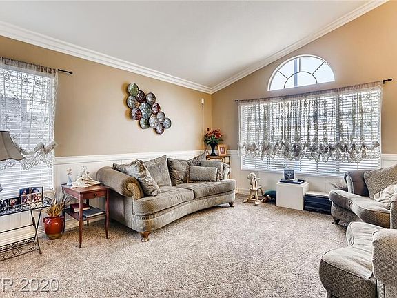 4th image of 2716 Green Bay Dr
