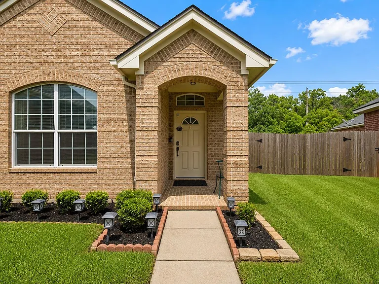 9906 Taylor Springs Ln — Photo 3