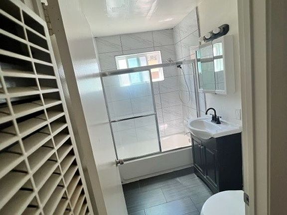 4th image of 991-997 Ravenscourt Ave #343