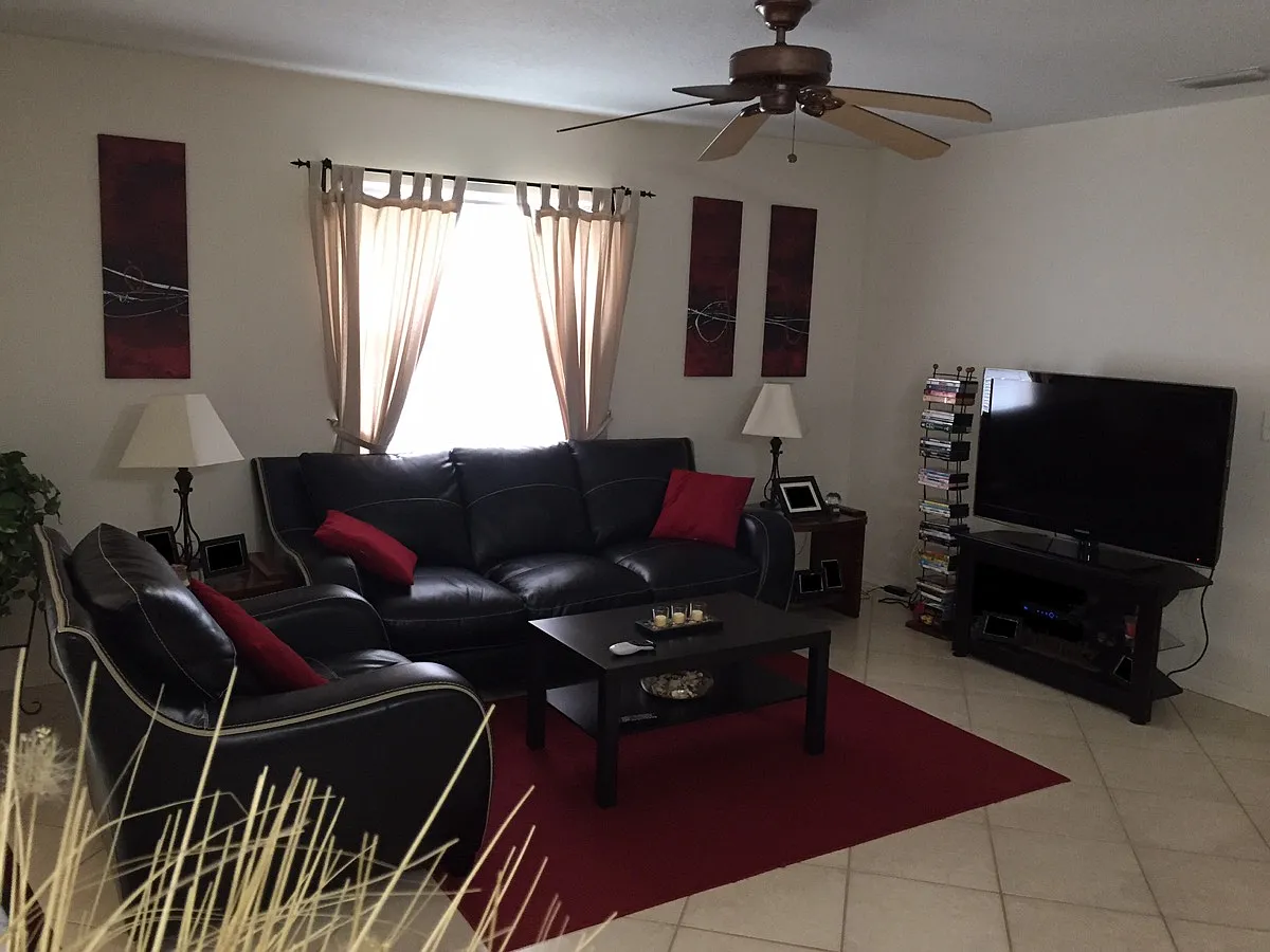 3 bed, 1300 sqft, $2,350 — Photo 2