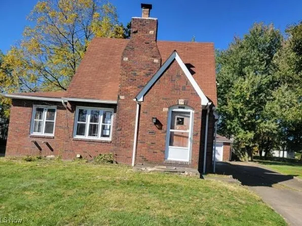 3930 Sunset Blvd, Youngstown, OH 44512