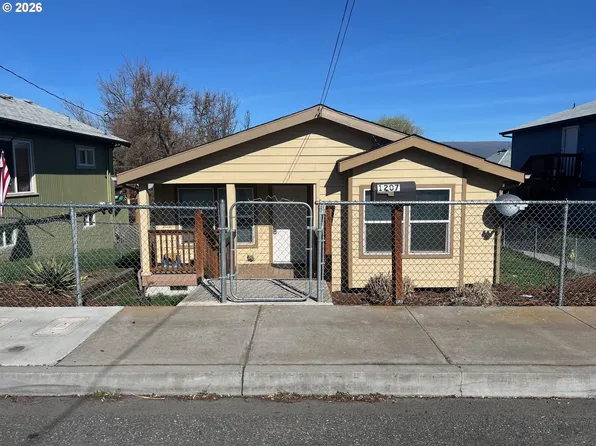 1207 E 10th St, The Dalles, OR 97058