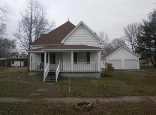 900 S Broadway St, Sesser, IL 62884