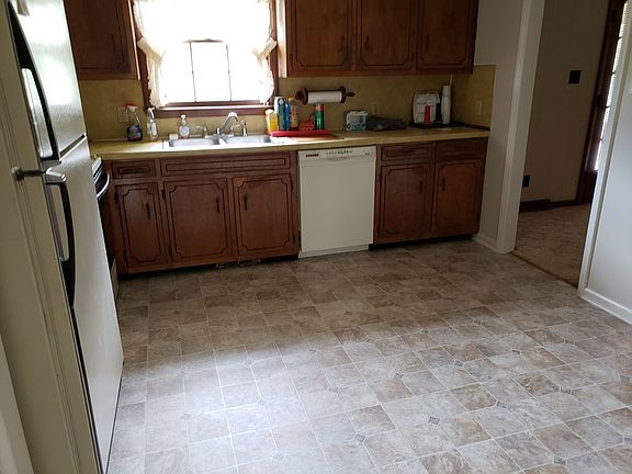 3rd image of 2875 Blairmont Dr