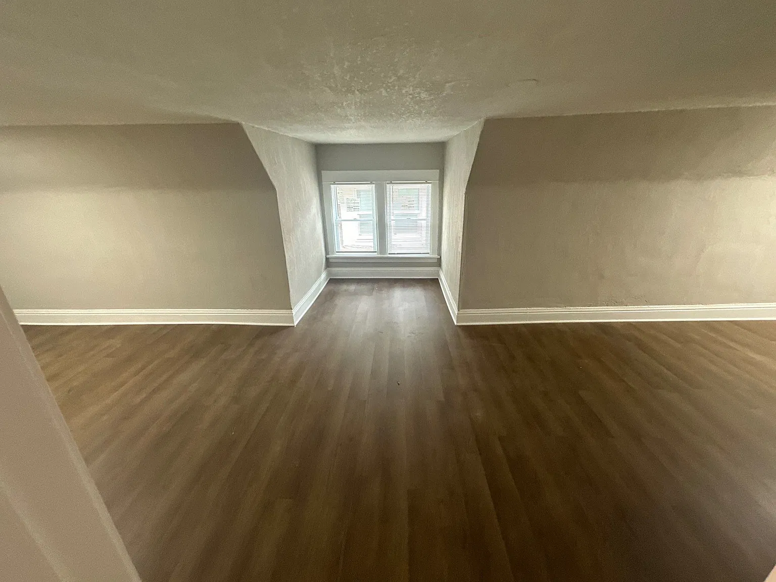 3 bed, 1.5 bath, 1285 sqft, $1,500 — Photo 3