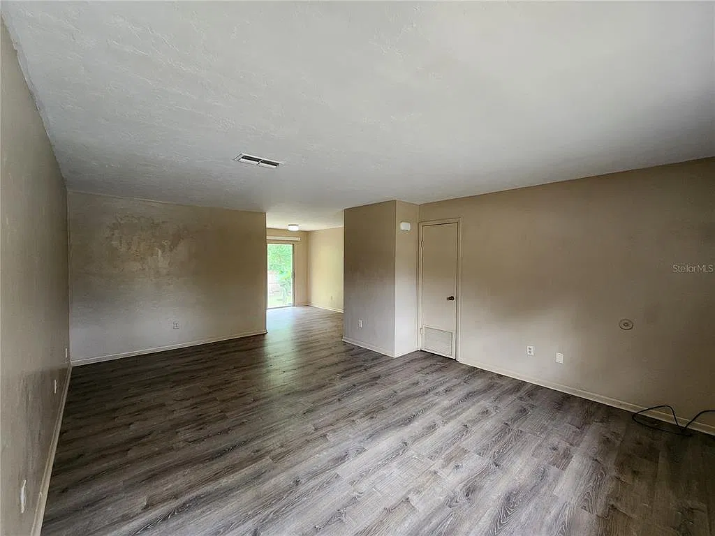 2 bed, 1.0 bath, 930 sqft, $1,000 — Photo 3