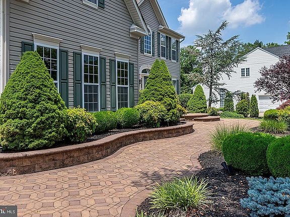2nd image of 25 Fawn Hollow Ln