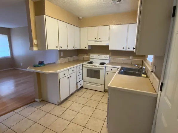 1411 Becky Ct #1411, Elk City, OK 73644