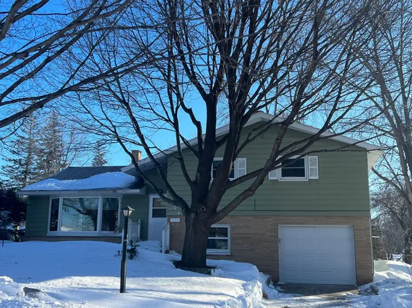 204 2nd St NW, Fairfax, MN 55332