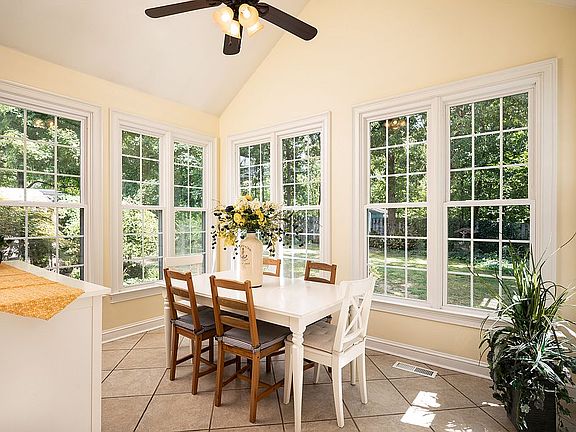 5th image of 3818 Cambridge Ln NW