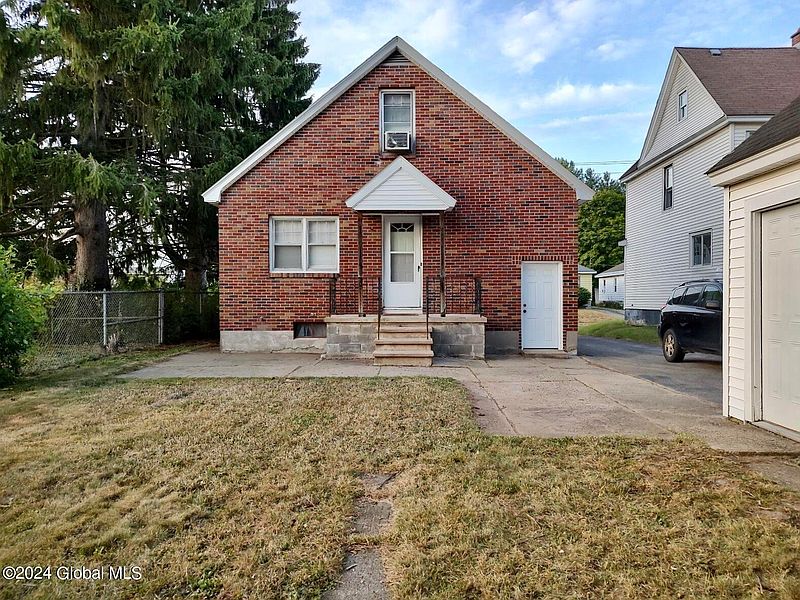 4th image of 1012 Raymond Street