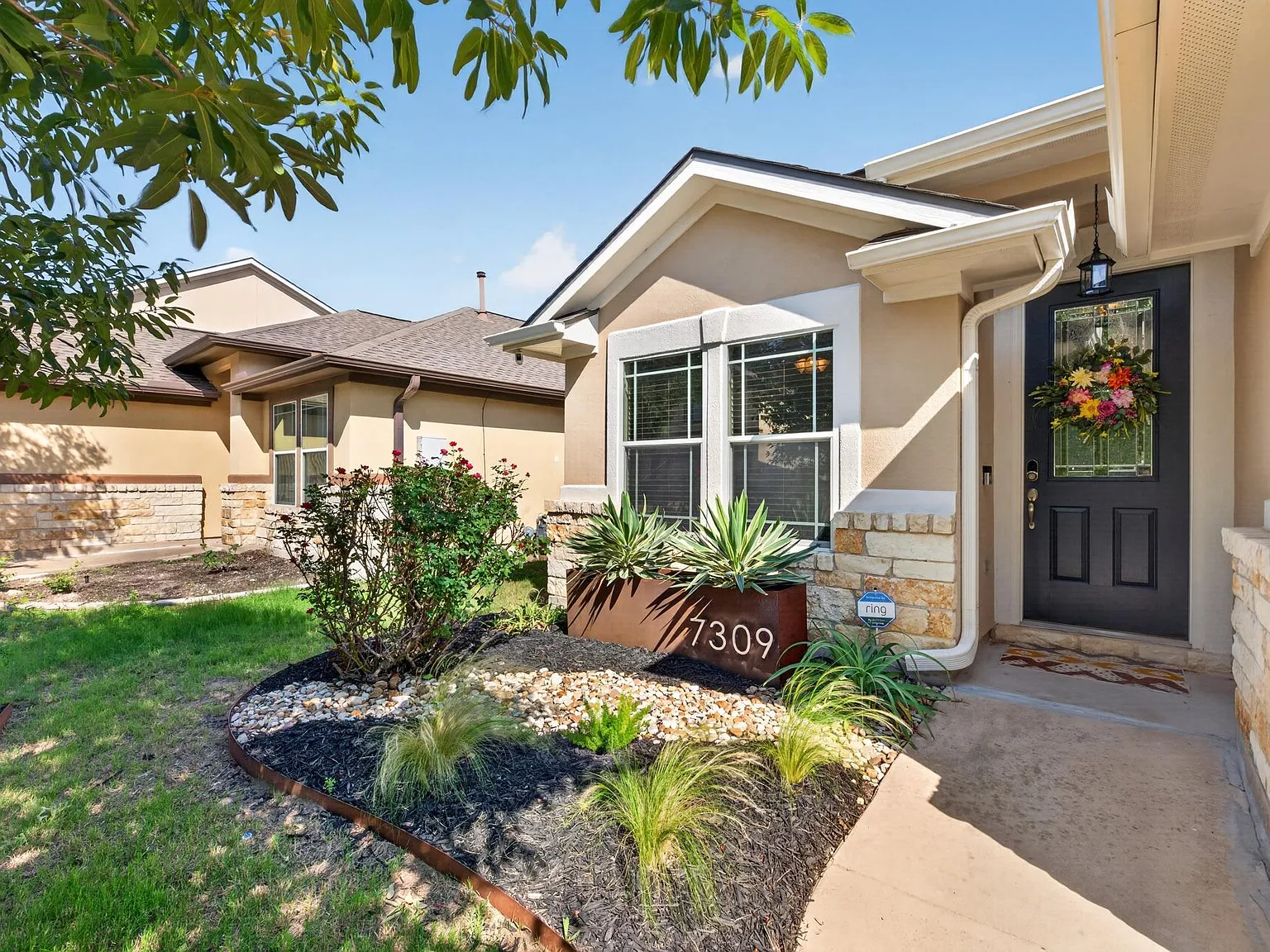 3 bed, 2.0 bath, 1925 sqft, $2,950 — Photo 3
