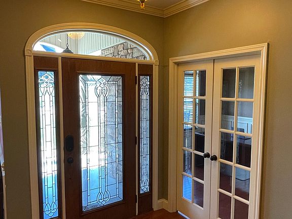 4th image of 402 Isaiah Cir