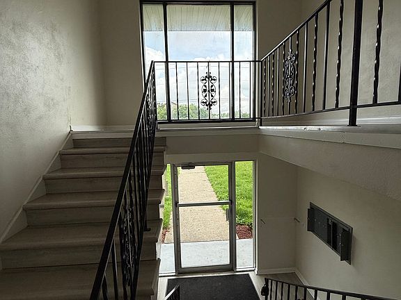 2nd image of 220 Burkhardt Ave APT 4