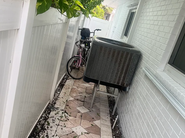 338 Oak St — Photo 22