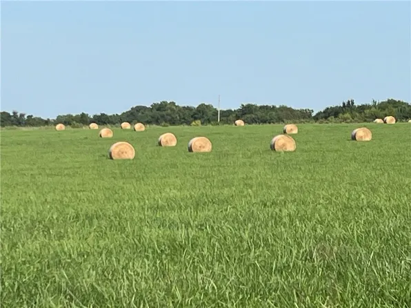 5 Switzer Rd, Louisburg, KS 66053