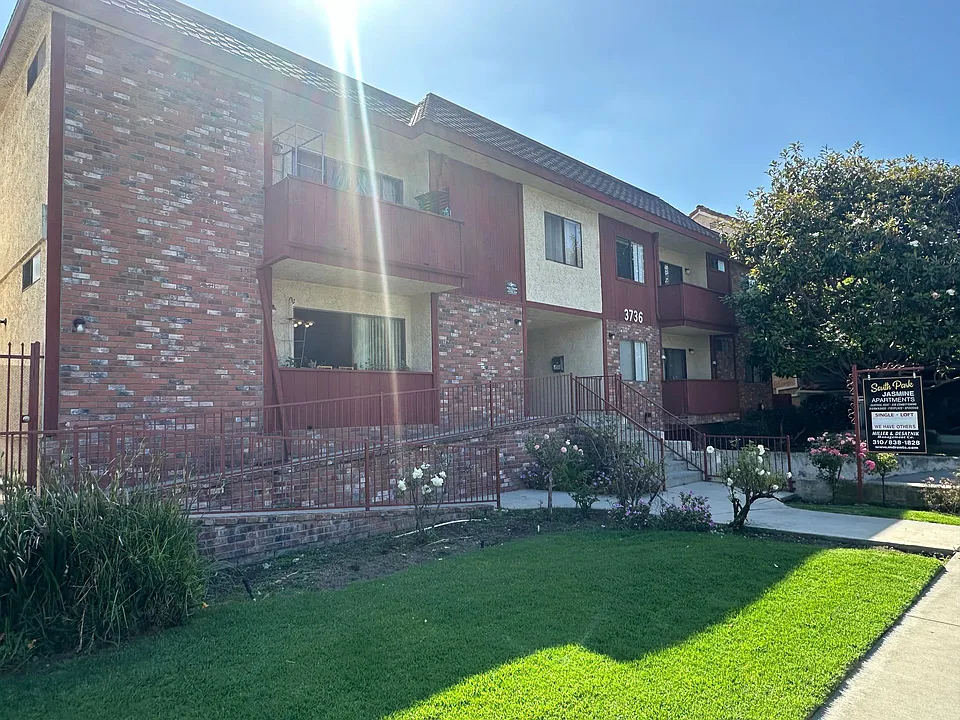 3736 Jasmine Ave