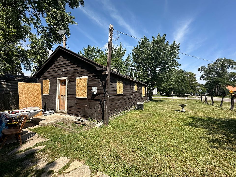 2nd image of 10501 Schubert Ave