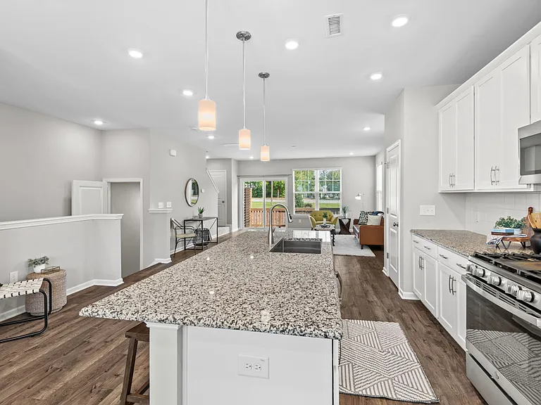 1136 Commack Dr — Photo 14
