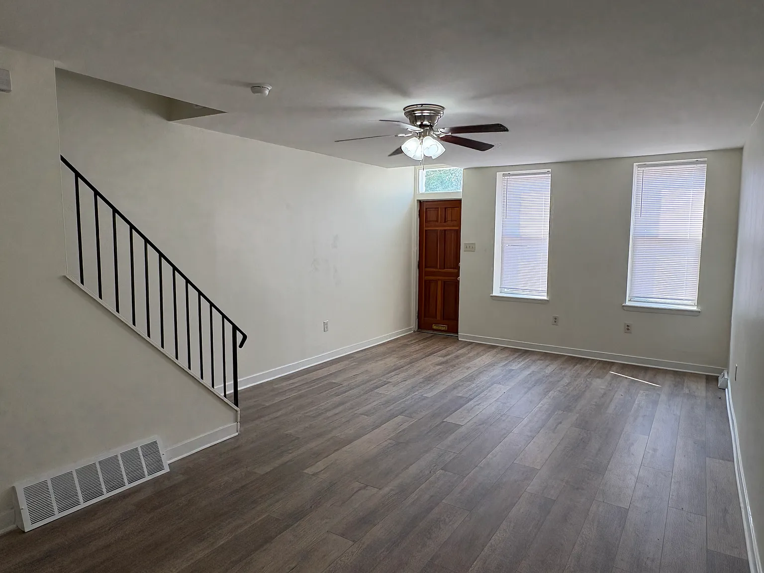 3 bed, 1100 sqft, $1,400 — Photo 1