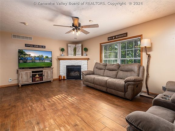 5th image of 298 Deer View Dr