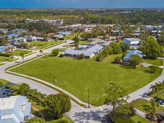 4th image of 933 & 943 NW Spruce Ridge Drive